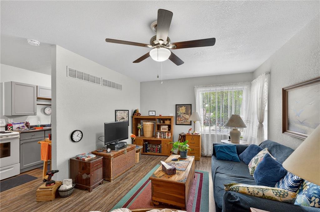 1921 S Ash Avenue Property Photo 14