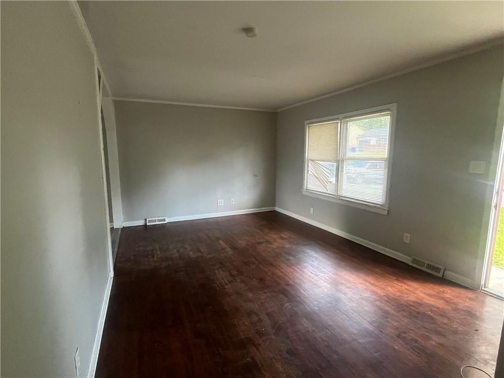6010 E 149th Street Property Photo 2