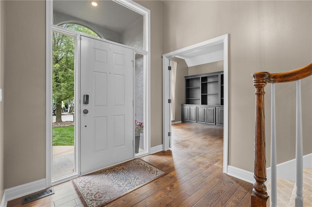 5812 Manor Lane Property Photo 7