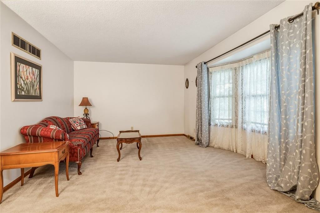 5909 N Broadway Street Property Photo 5
