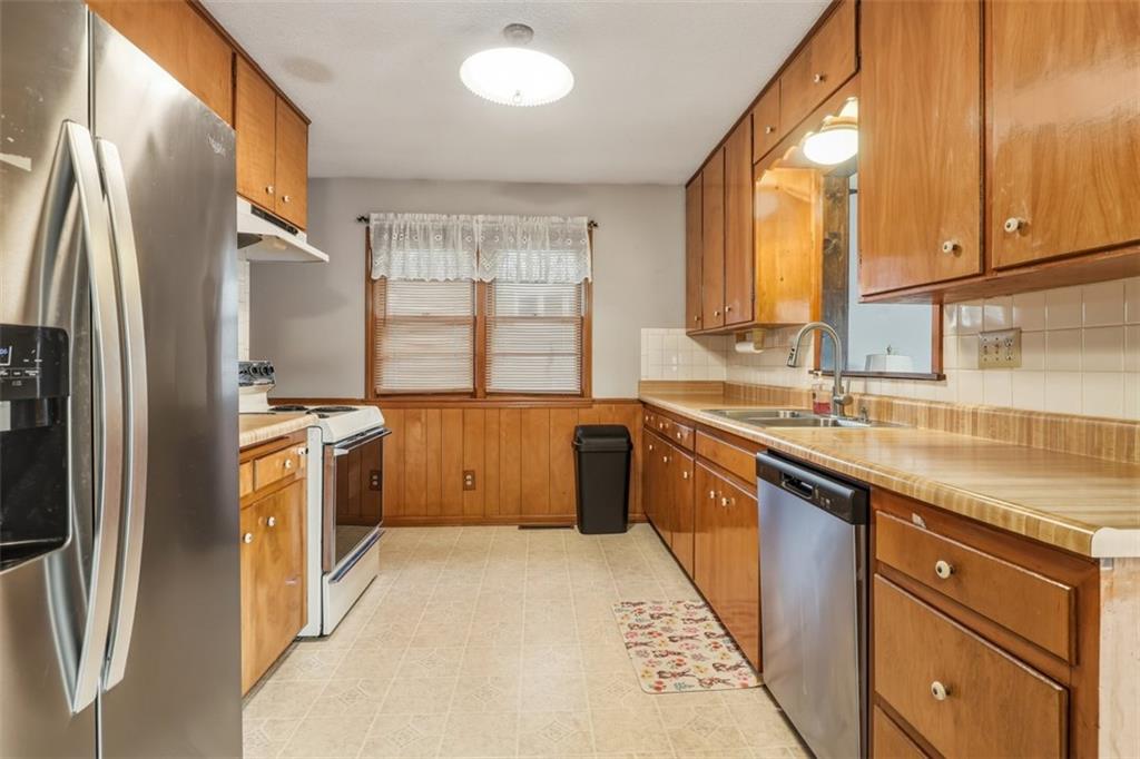 5909 N Broadway Street Property Photo 9