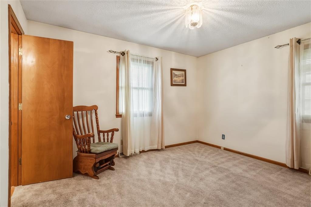 5909 N Broadway Street Property Photo 15