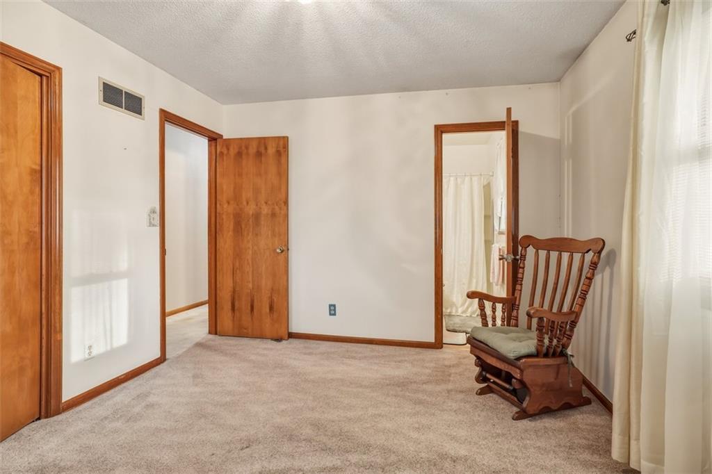 5909 N Broadway Street Property Photo 16