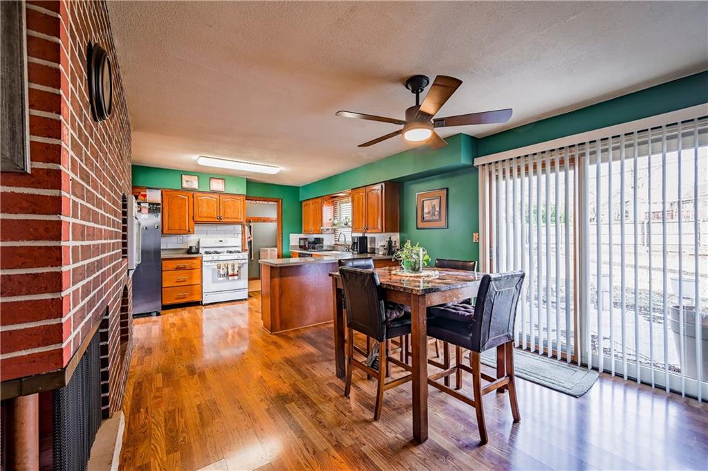 8200 Wood Avenue Property Photo 8