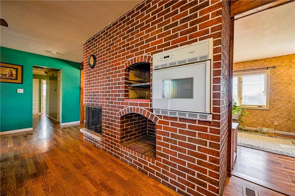 8200 Wood Avenue Property Photo 10