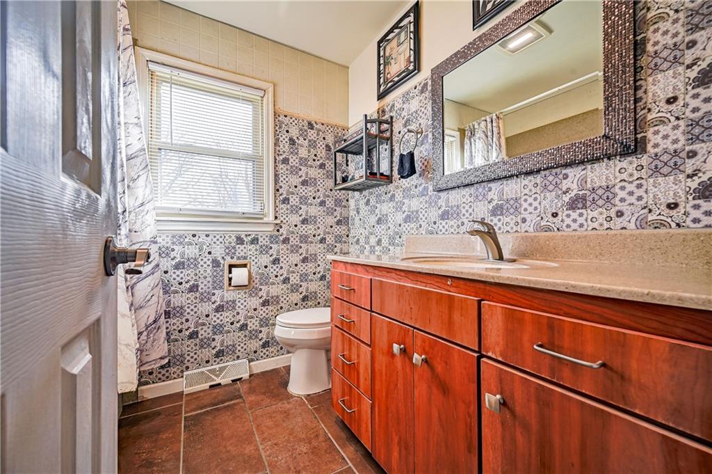 8200 Wood Avenue Property Photo 19