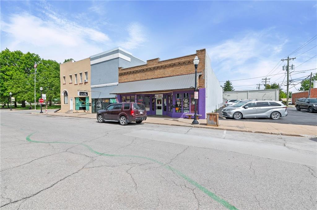 107 E 3rd Street Property Photo 1