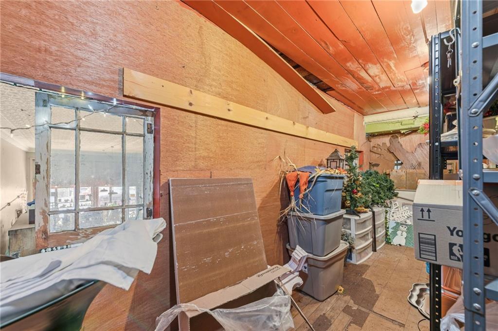 107 E 3rd Street Property Photo 26