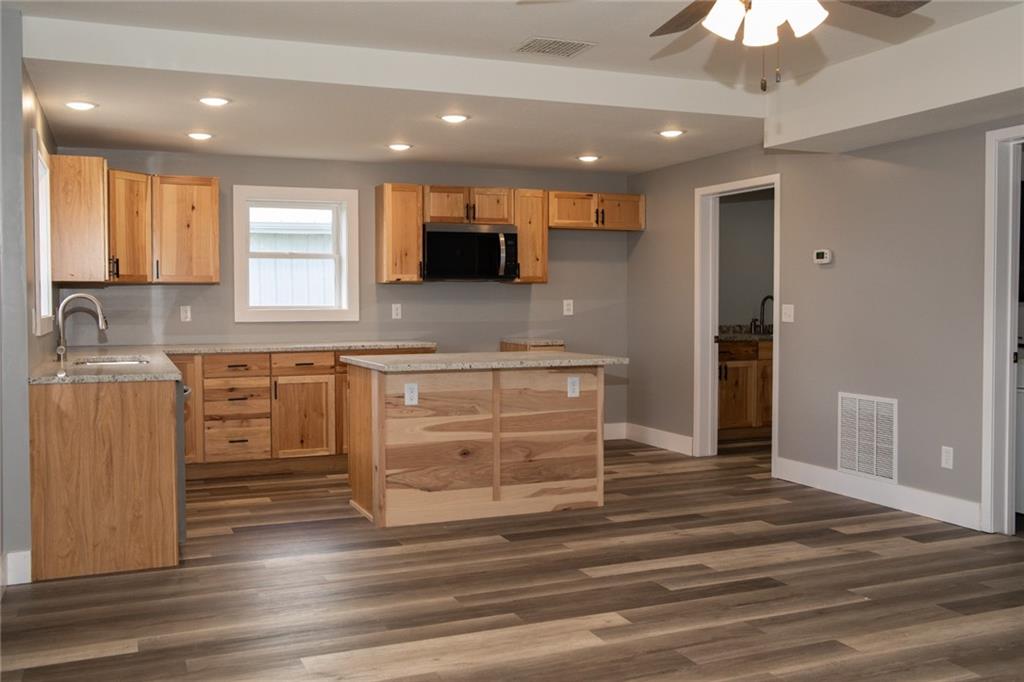 302 Little Brick Road Property Photo 6