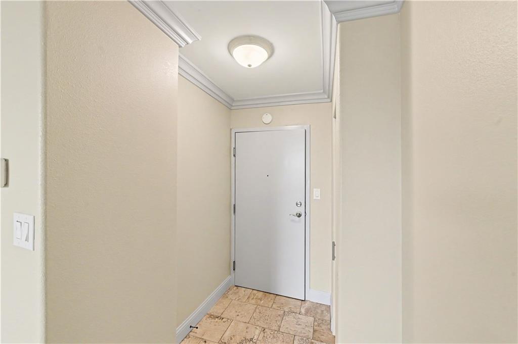 700 E 8th Street Property Photo 3