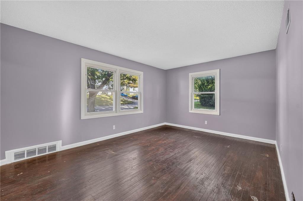 5078 Glenside Drive Property Photo 6