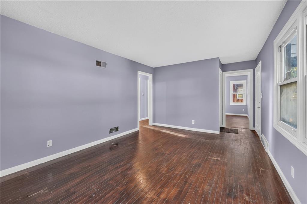 5078 Glenside Drive Property Photo 7