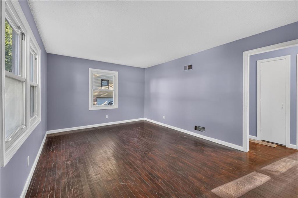 5078 Glenside Drive Property Photo 8
