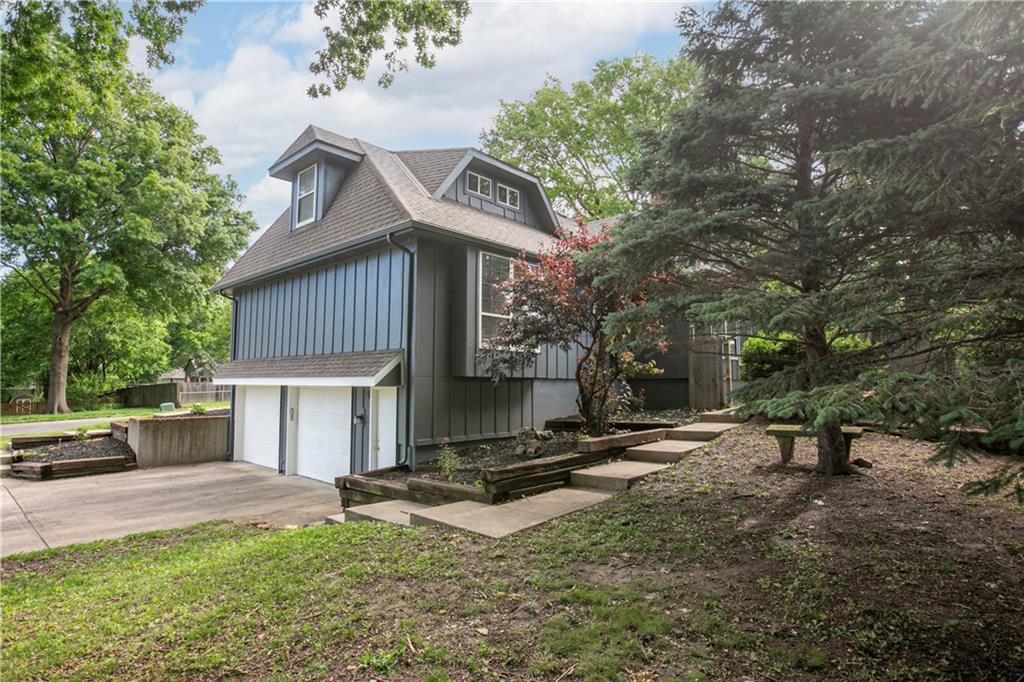 115 N Park Drive Property Photo 3