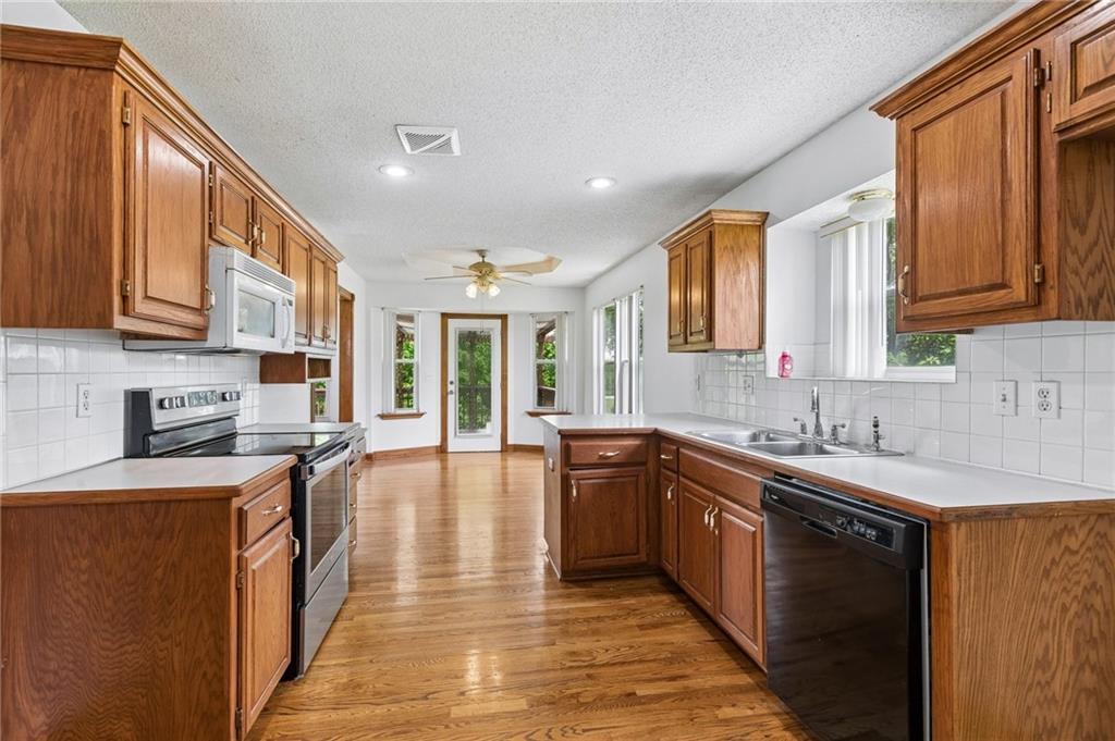 10947 N Wallace Avenue Property Photo 8