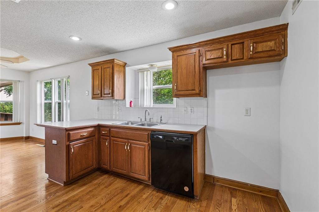 10947 N Wallace Avenue Property Photo 9