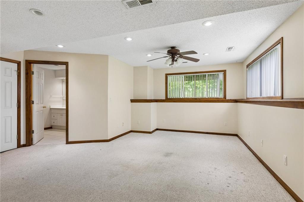 10947 N Wallace Avenue Property Photo 27
