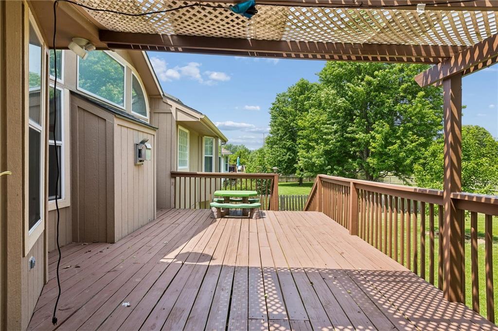 10947 N Wallace Avenue Property Photo 37