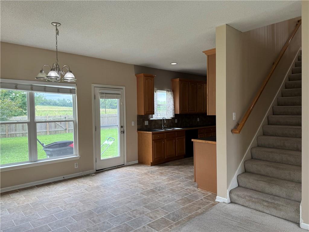 1015 Tamarisk Drive Property Photo 6