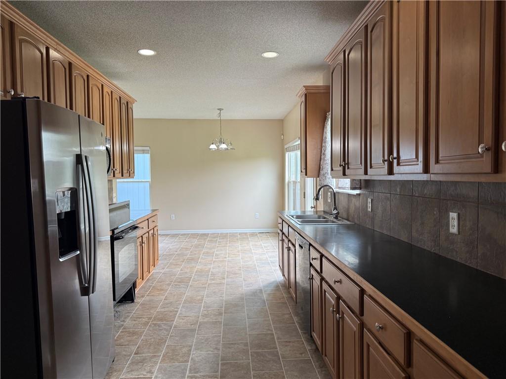 1015 Tamarisk Drive Property Photo 7
