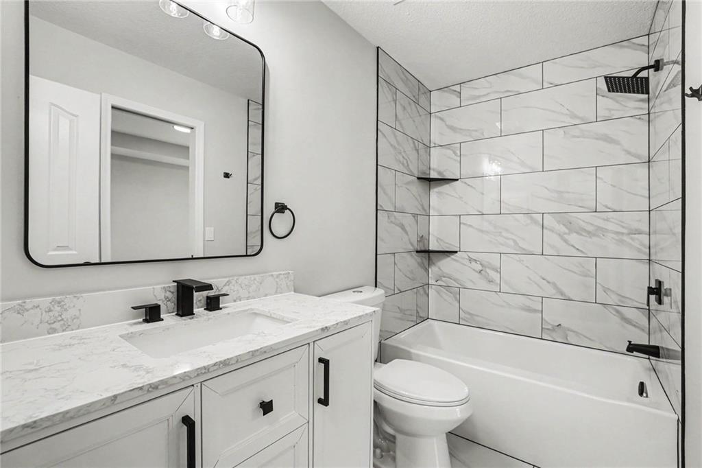 414 Eagle Glen Drive Property Photo 7
