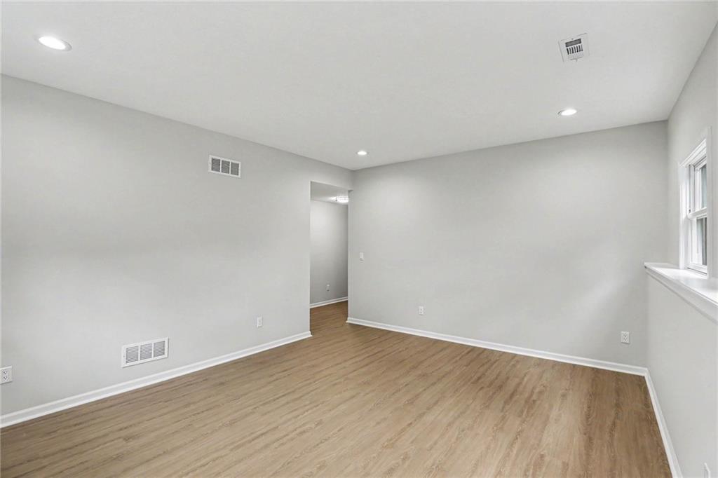 414 Eagle Glen Drive Property Photo 14