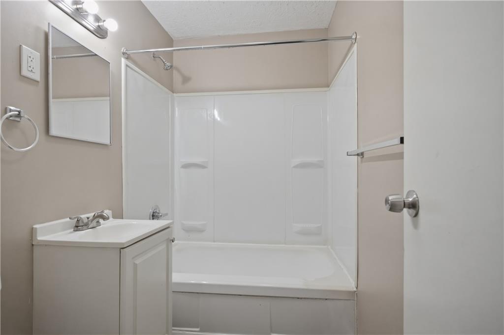 8212 E 111th Terrace Property Photo 27