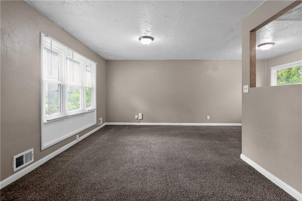 3900 E 47th Terrace Property Photo 8