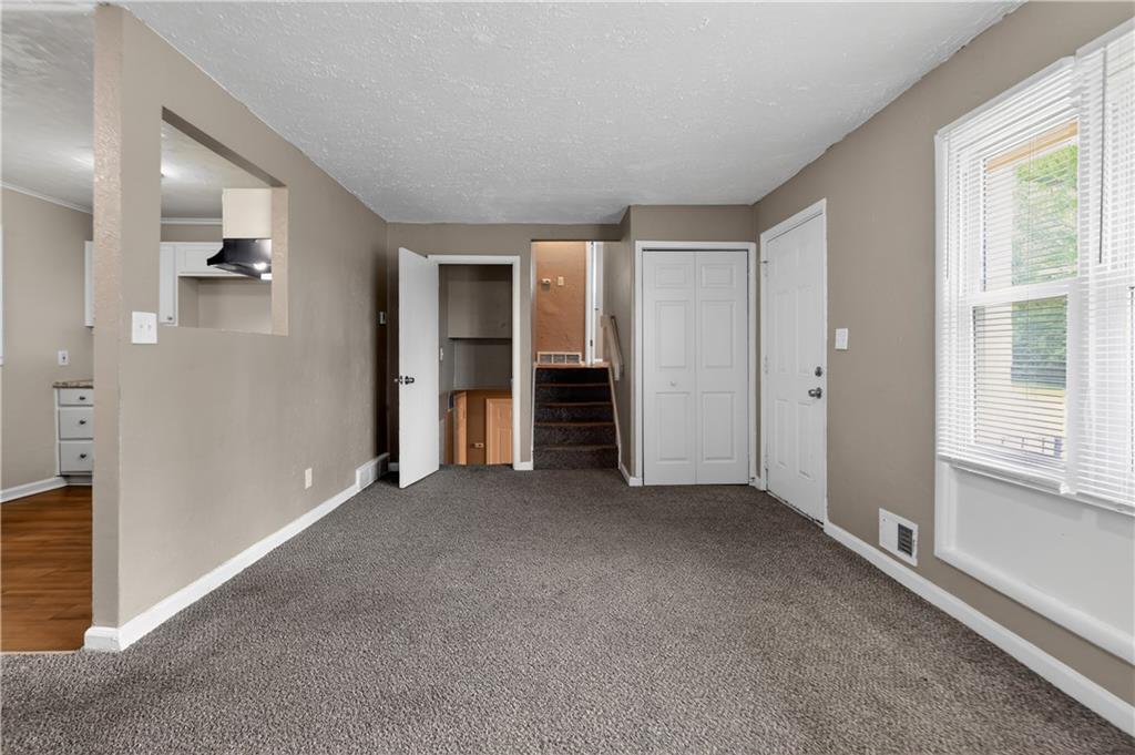 3900 E 47th Terrace Property Photo 11