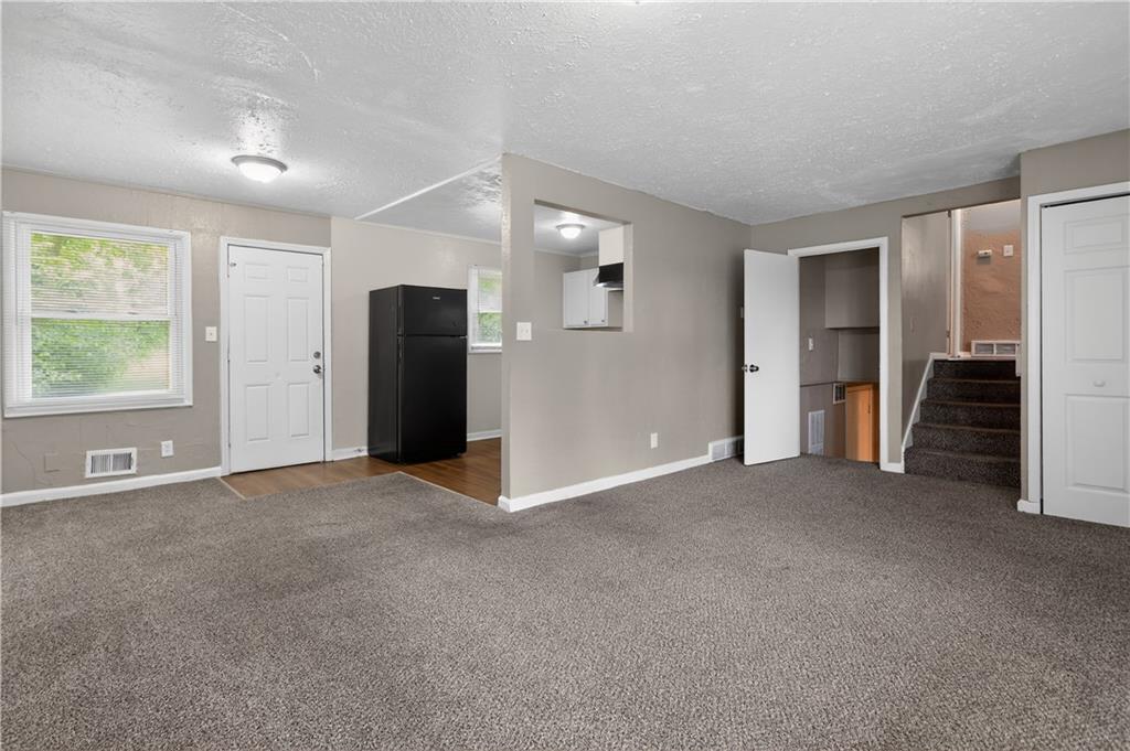 3900 E 47th Terrace Property Photo 12