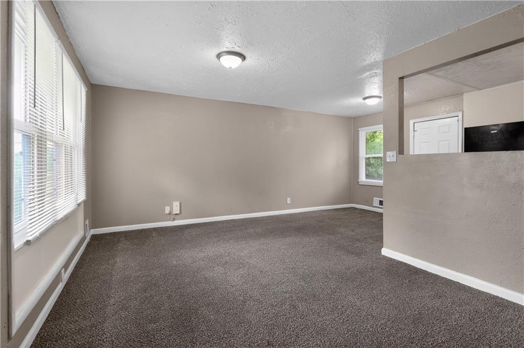 3900 E 47th Terrace Property Photo 13