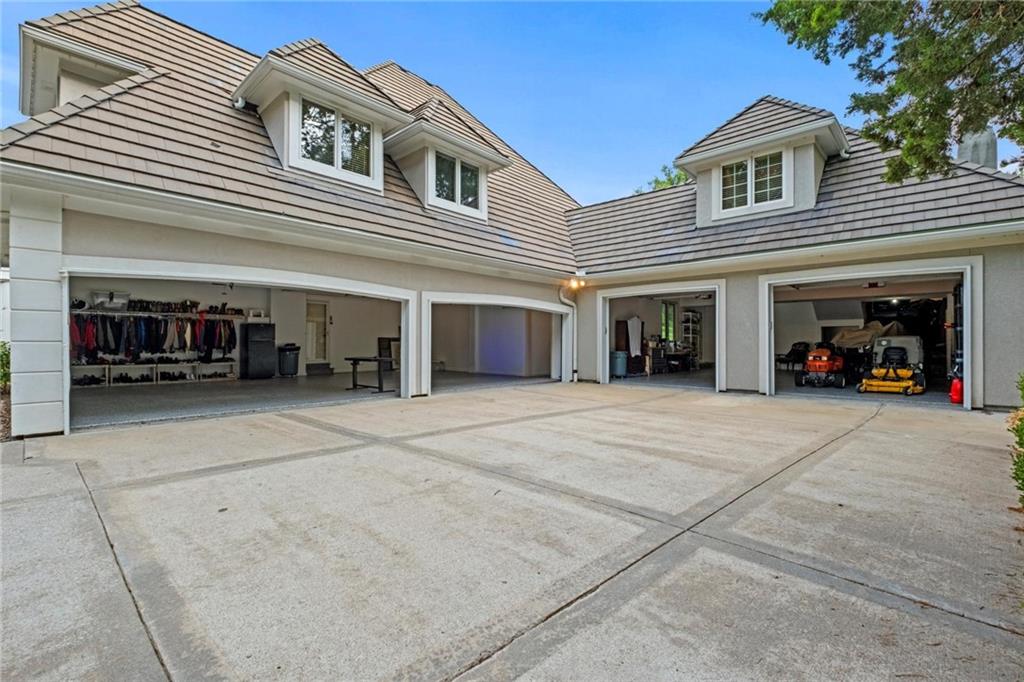 425 Ne Saint Andrews Circle Property Photo 4