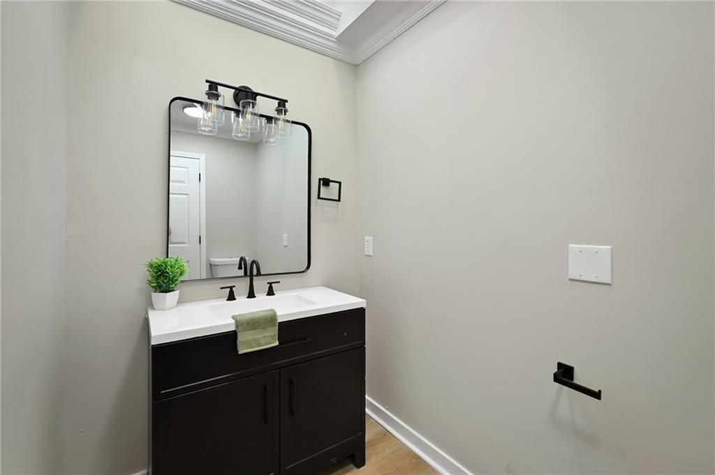 406 E 11th Street Property Photo 11