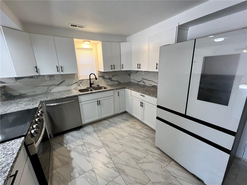 2019 Sunset Drive Property Photo 1