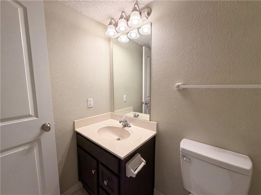10559 E 46th Terrace Property Photo 6