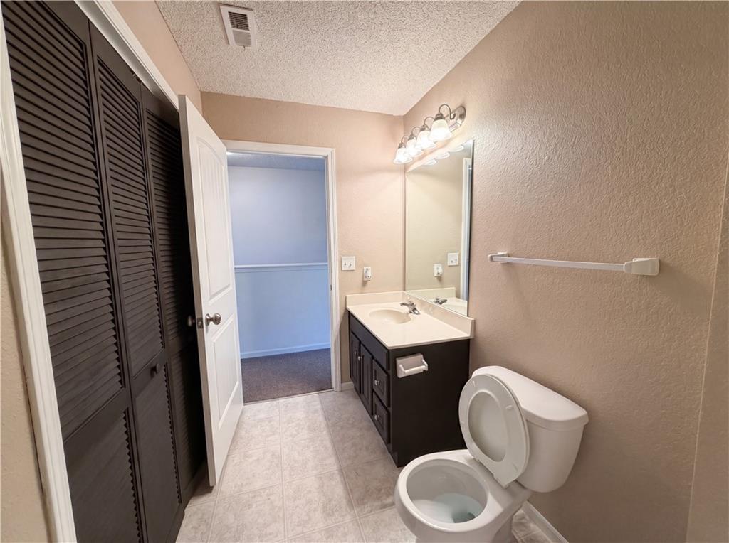 10559 E 46th Terrace Property Photo 14