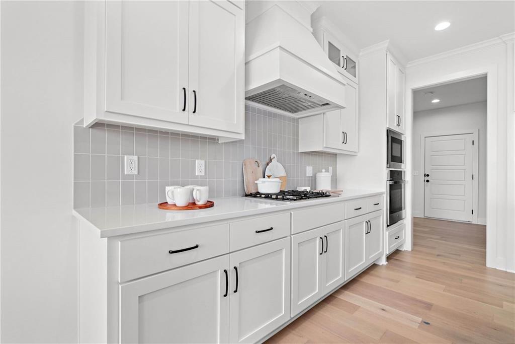 17463 W 163rd Place Property Photo 8
