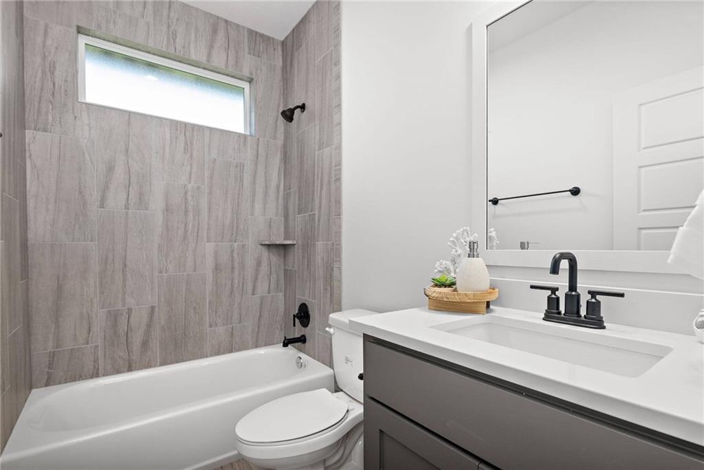 17463 W 163rd Place Property Photo 15