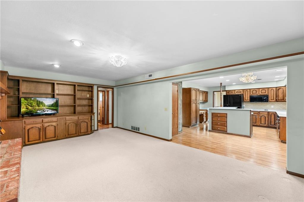 308 Canary Lane Property Photo 4