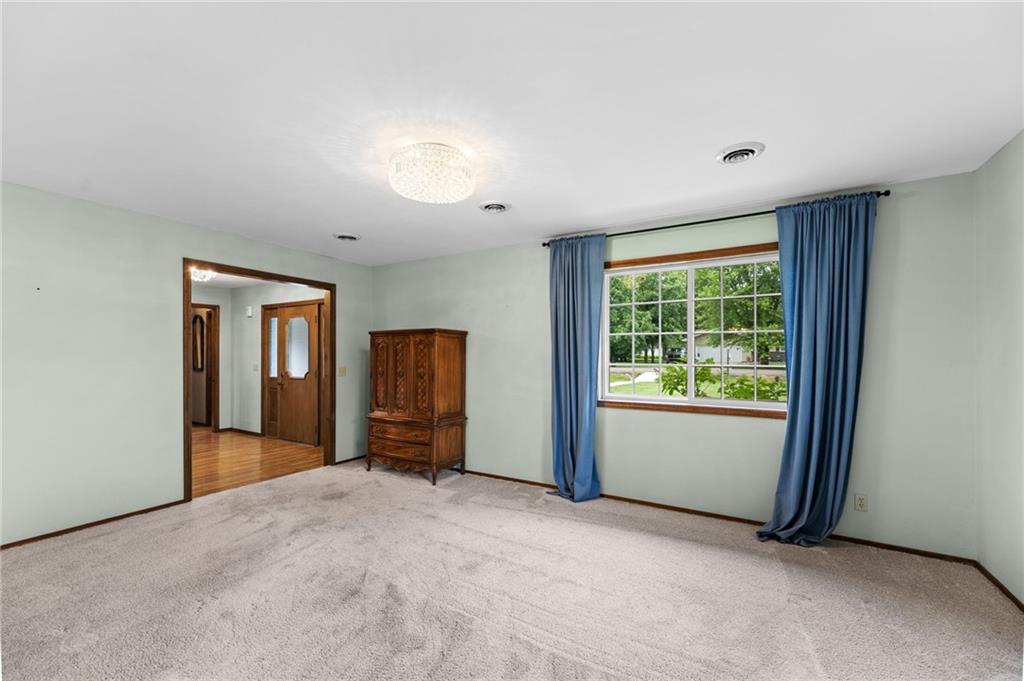 308 Canary Lane Property Photo 5