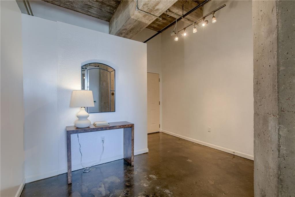 321 W 7th Street Property Photo 5