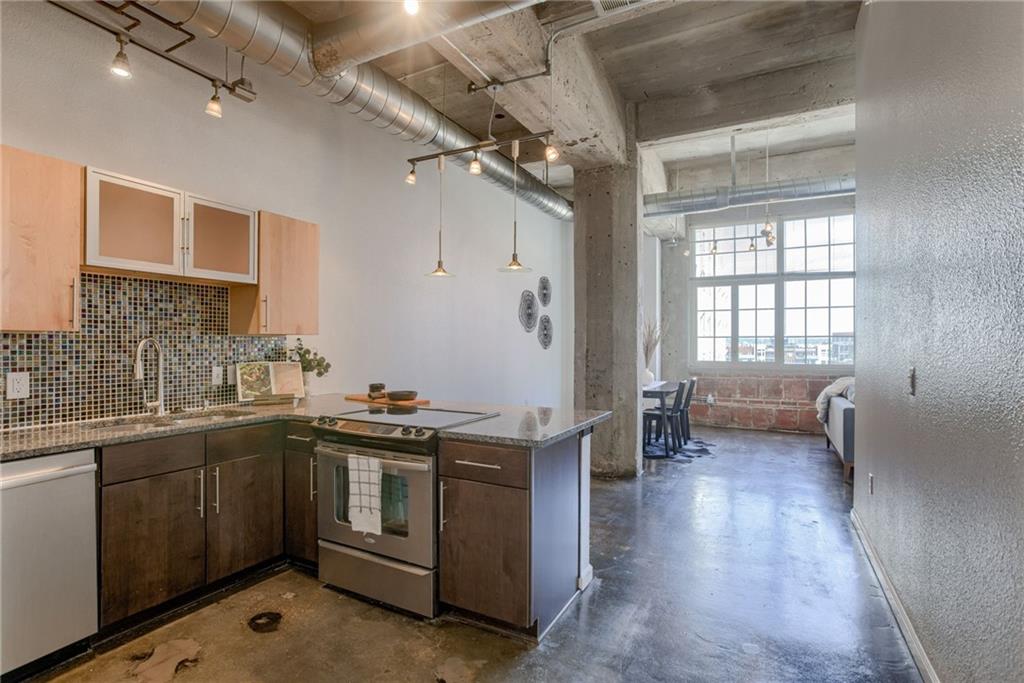 321 W 7th Street Property Photo 6