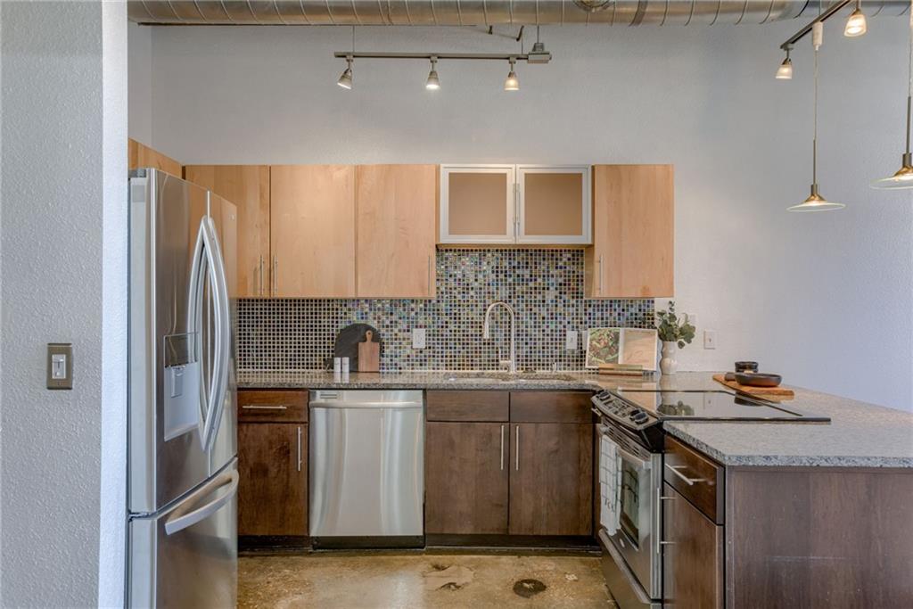 321 W 7th Street Property Photo 7