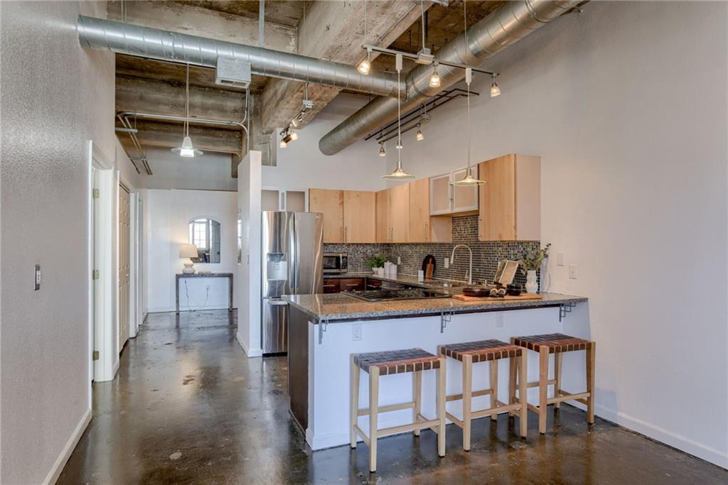 321 W 7th Street Property Photo 8
