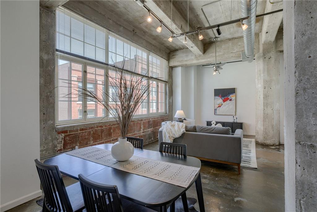 321 W 7th Street Property Photo 9