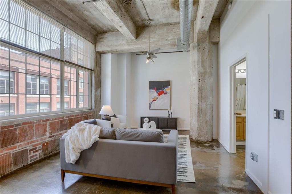 321 W 7th Street Property Photo 10