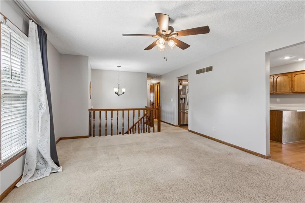 807 E Summit Street Property Photo 3