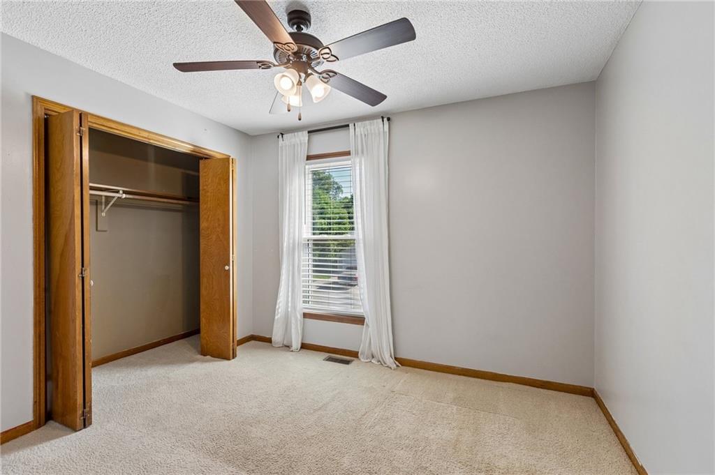 807 E Summit Street Property Photo 9