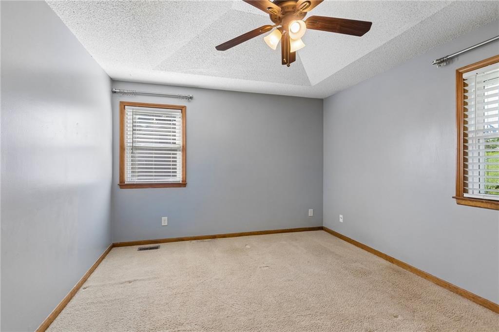 807 E Summit Street Property Photo 12