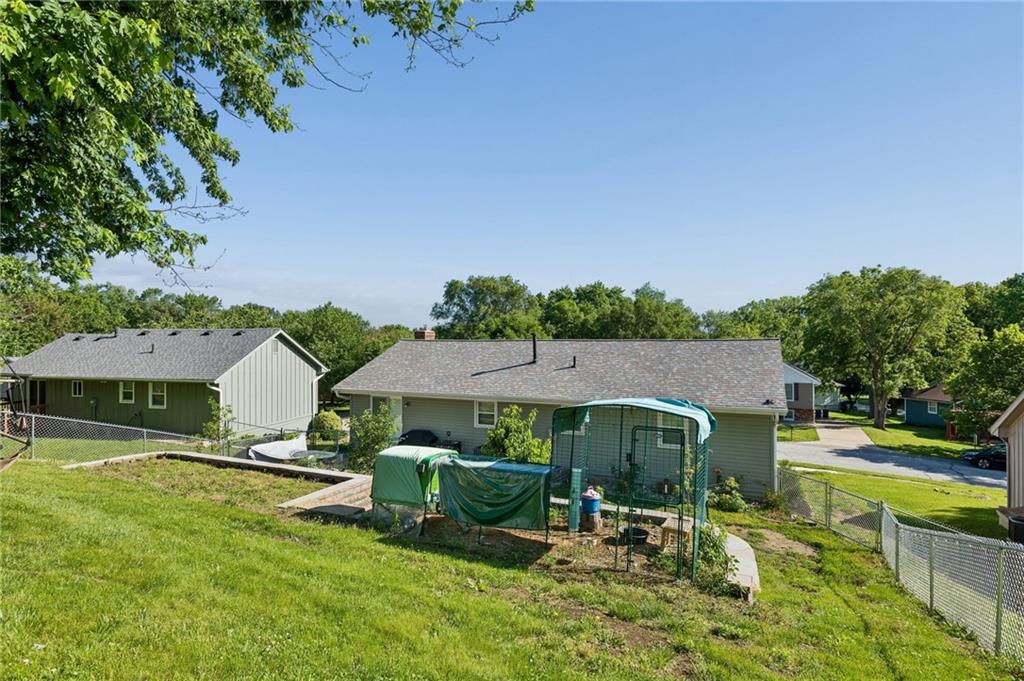 807 E Summit Street Property Photo 24